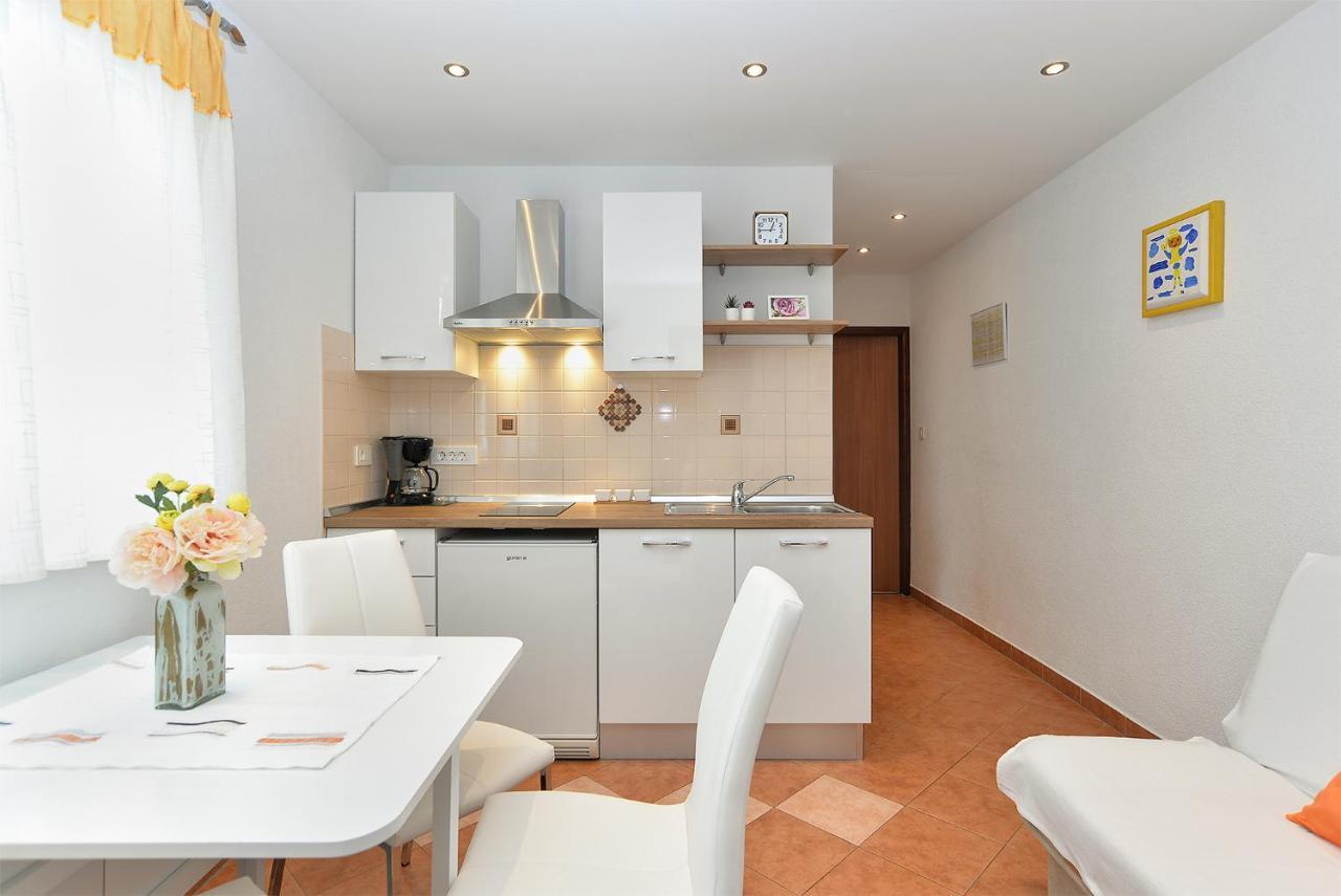 Apartment Snjezana 1064 روفينج المظهر الخارجي الصورة