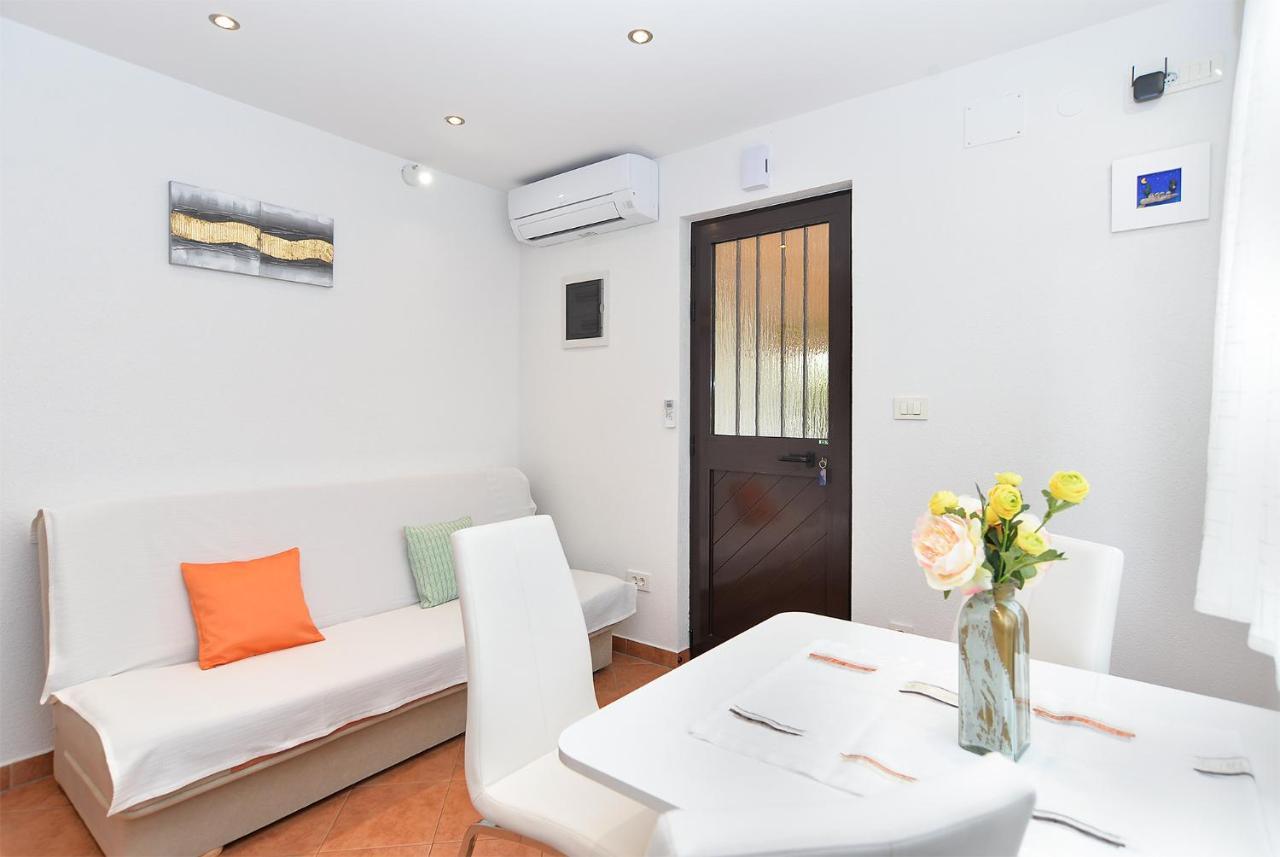 Apartment Snjezana 1064 روفينج المظهر الخارجي الصورة