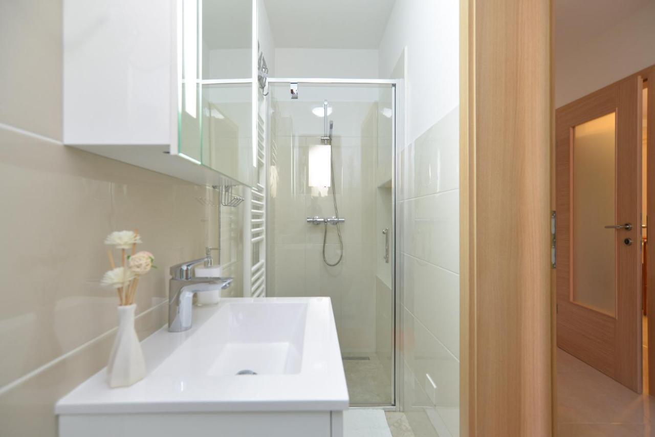 Apartment Snjezana 1064 روفينج المظهر الخارجي الصورة