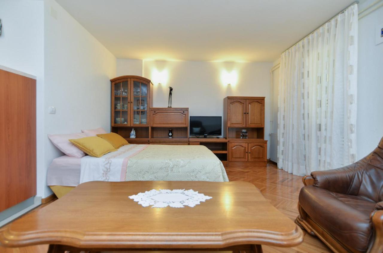 Apartment Snjezana 1064 روفينج المظهر الخارجي الصورة