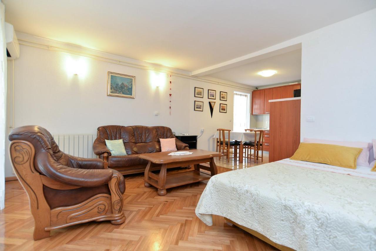 Apartment Snjezana 1064 روفينج المظهر الخارجي الصورة